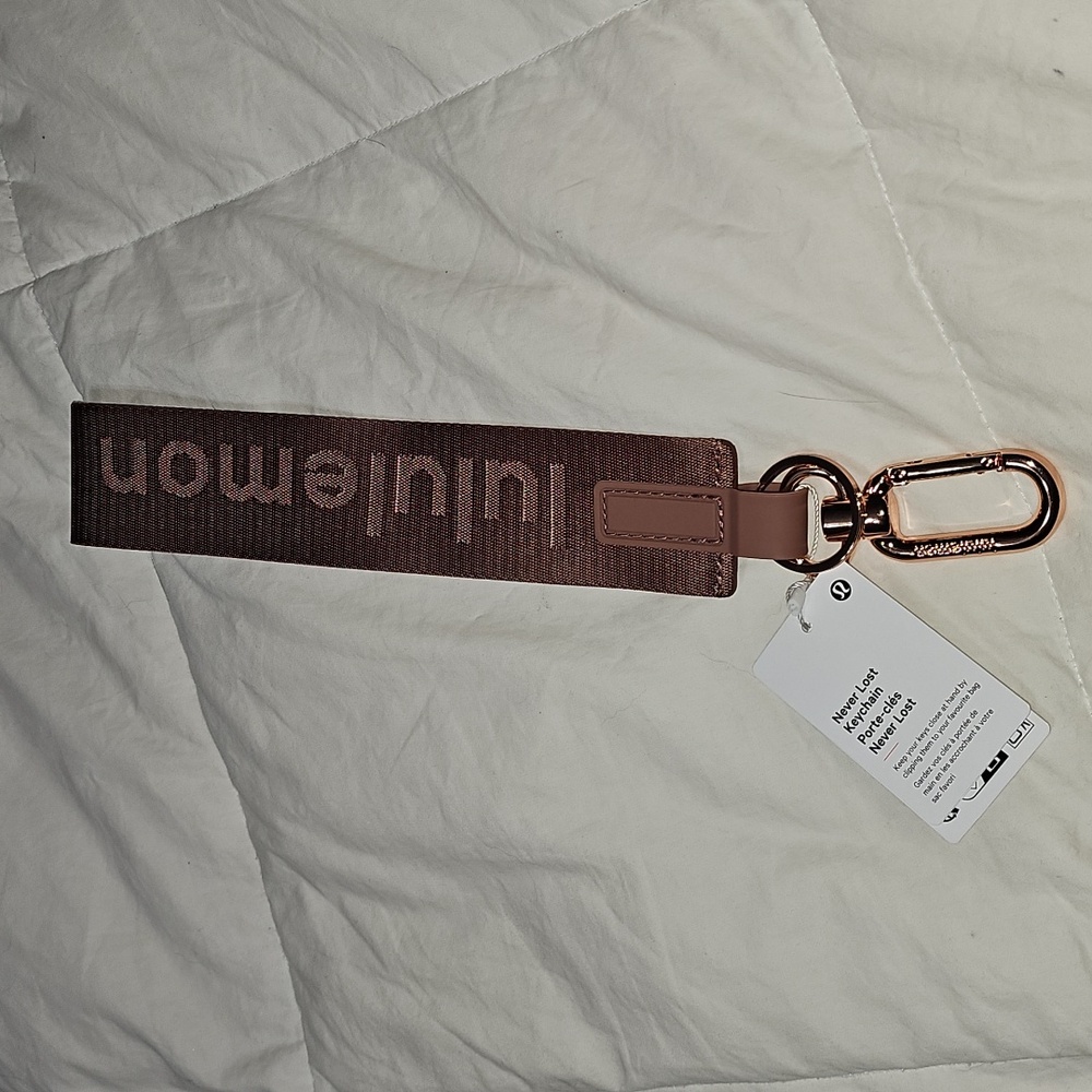 Lululemon Never Lost Keychain!! Nwts, REDC/ROWD!! Rose Gold Hardware!!